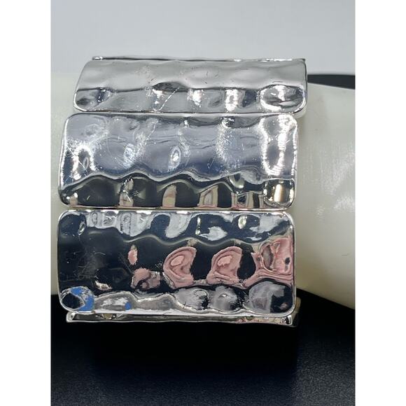 RLM Soho Signed Designer Hammered Silver Tone Stretch Bracelet - Picture 4 of 10